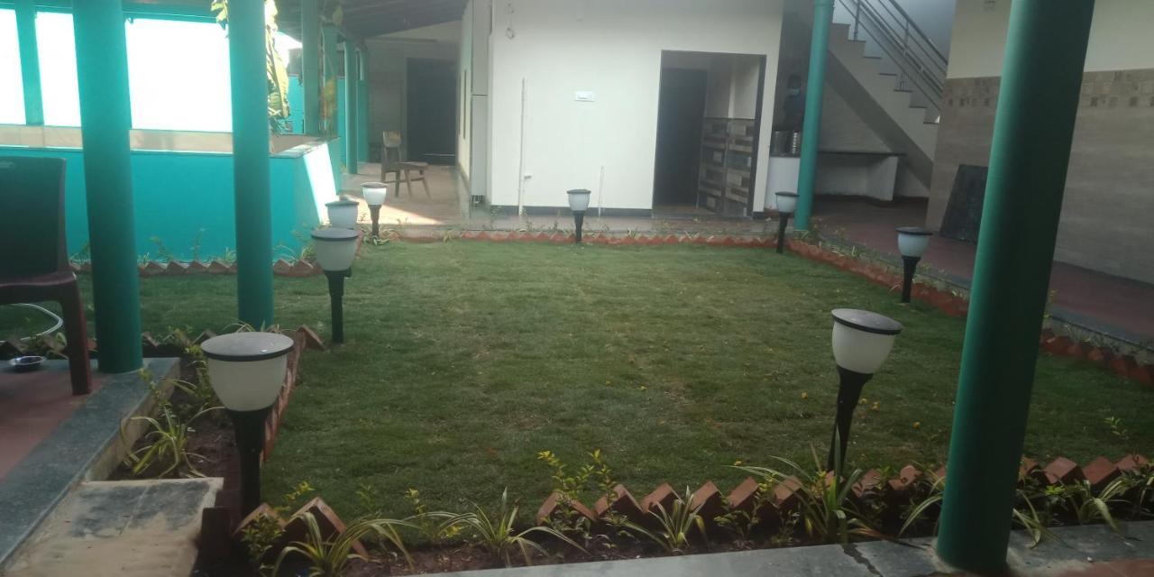 Hôtel M G Residency à Chikmagalūr Extérieur photo