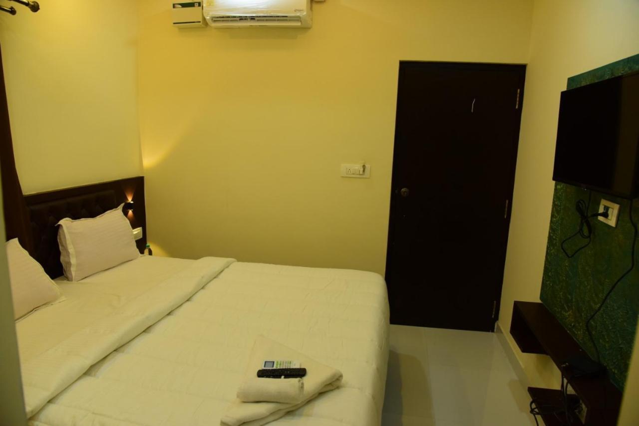 Hôtel M G Residency à Chikmagalūr Extérieur photo